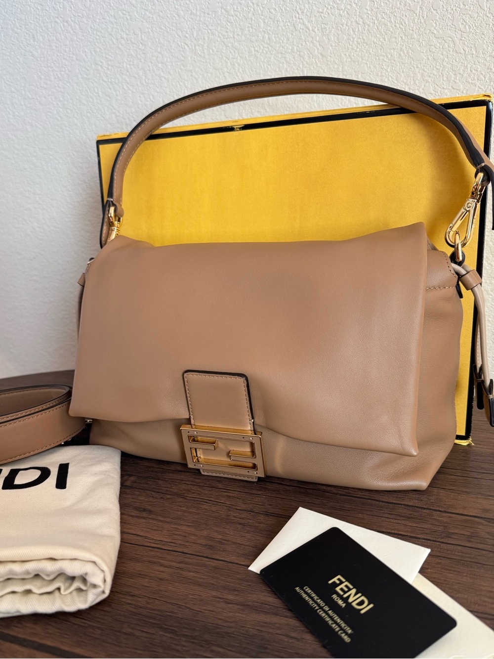 ❌SOLD❌NEW FENDI Baguette Soft Medium Lambskin Leather Bag in Cappuccino - Picture 2 of 9